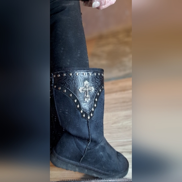 An Aww Sooo Soft Fleece Interior - Picture 3 of 10